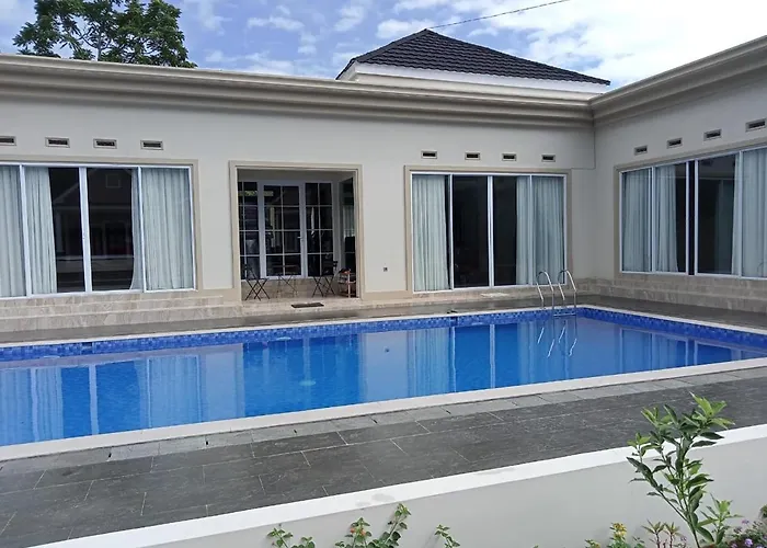 Hillcrest Villa And Cottages